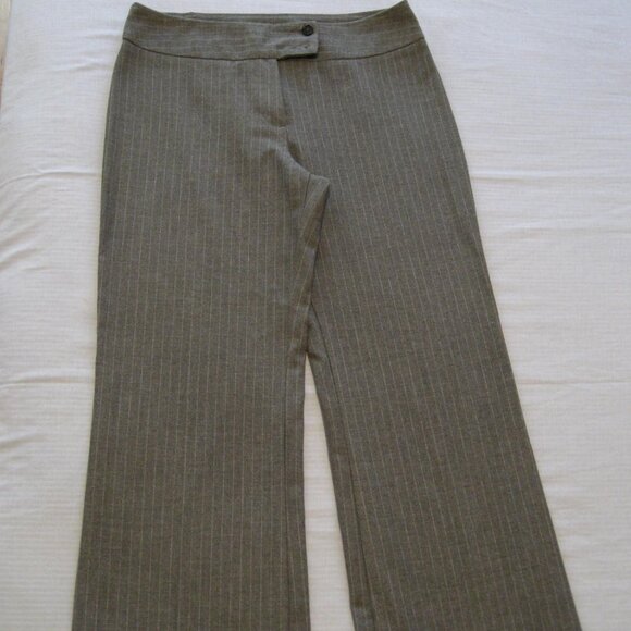 United Colors of Benetton 2 Piece Pin Stripe Pant Suit, Size 42 6P - Picture 12 of 15